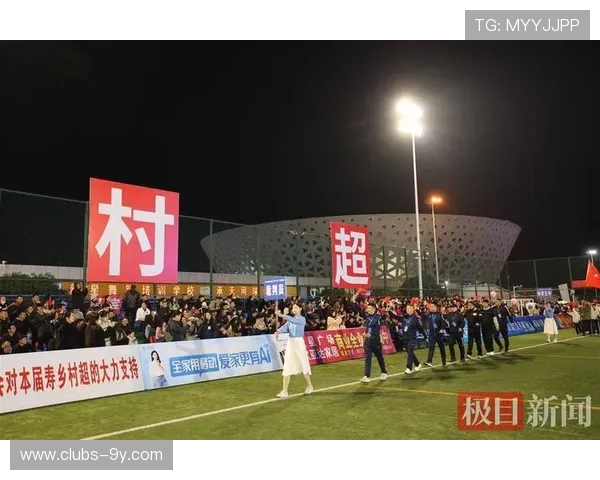 和女生一起看足球比赛的欢乐时光 如何在激情赛事中增进感情和交流 和女生一起看足球比赛的欢乐时光 如何在激情赛事中增进感情和交流